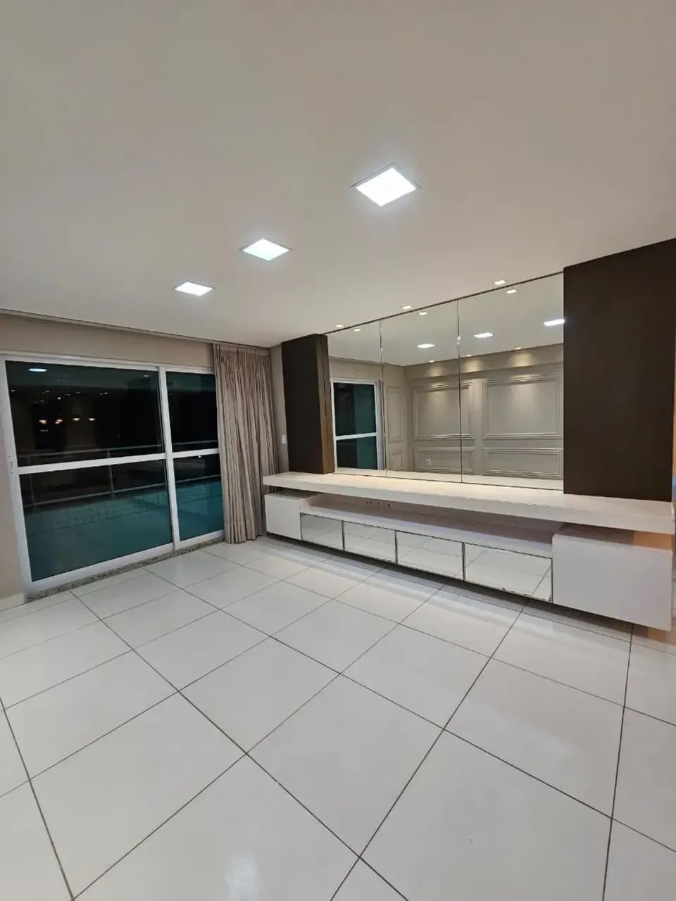 Lindo apartamento alto padrão ed Lasar Sagall