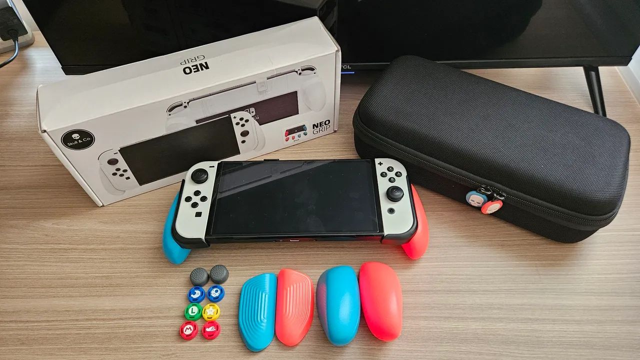 Nintendo Switch OLED bloqueado + case + grip + jogo