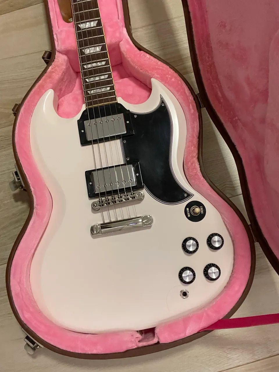 Epiphone SG Custom Inspired by Gibson Alpine White + Hard Case
