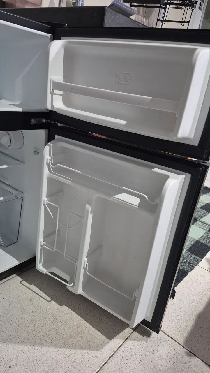 Frigobar Preto EOS