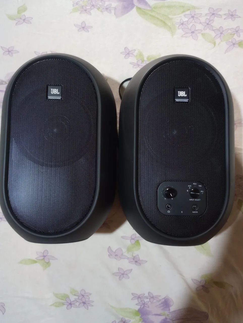 Par de caixas profissional JBL