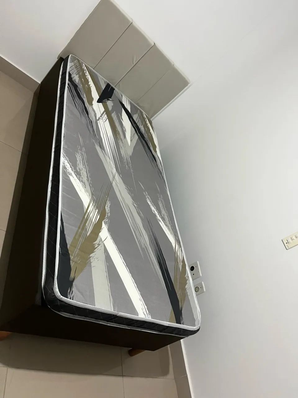 CAMA SOLTEIRO COMPLETA BASE COLCHÃO E CABECEIRA DE BRINDE  - Foto 3