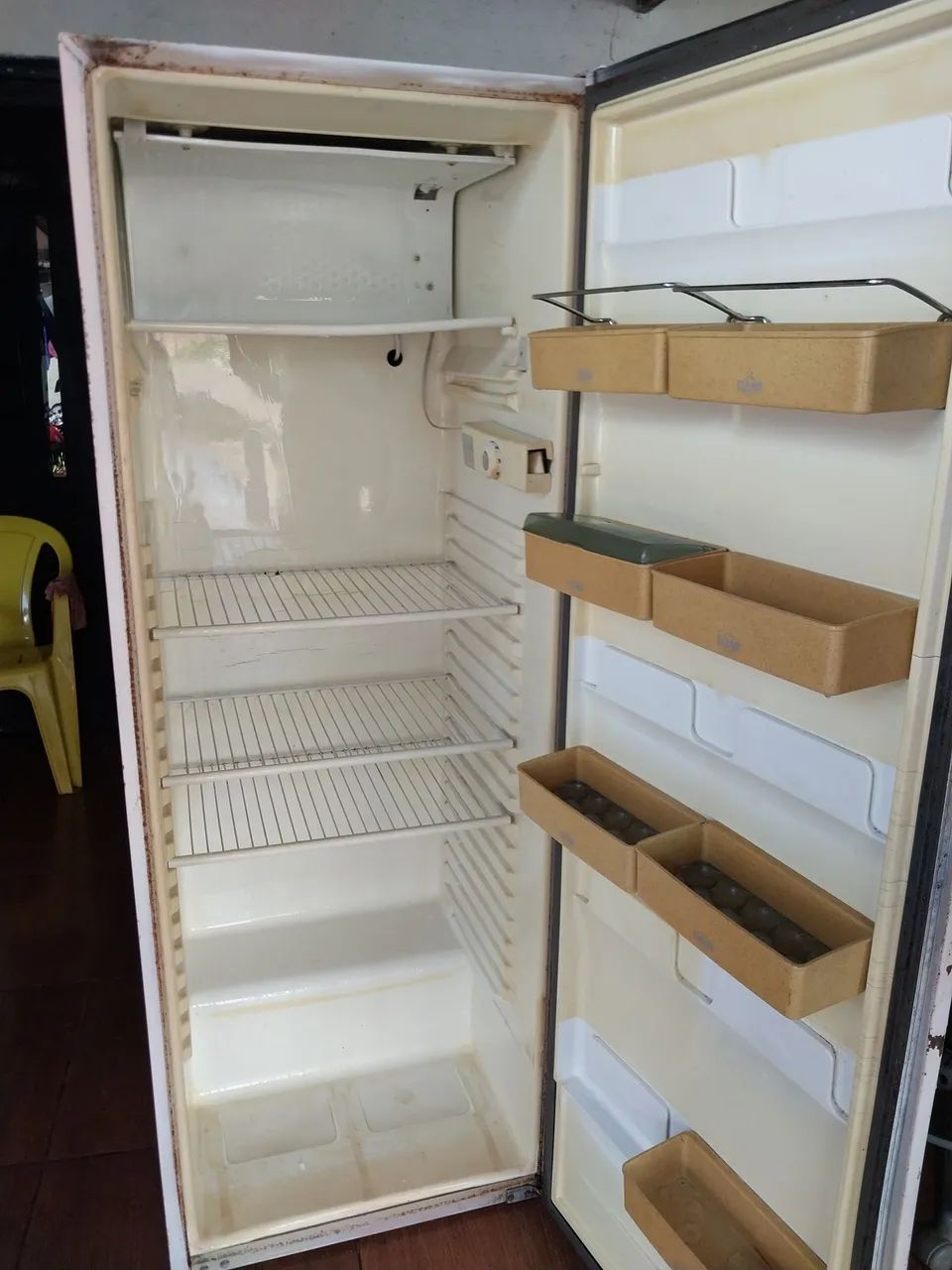 Vende se está geladeira , gelando apenas $ 250  zap * 