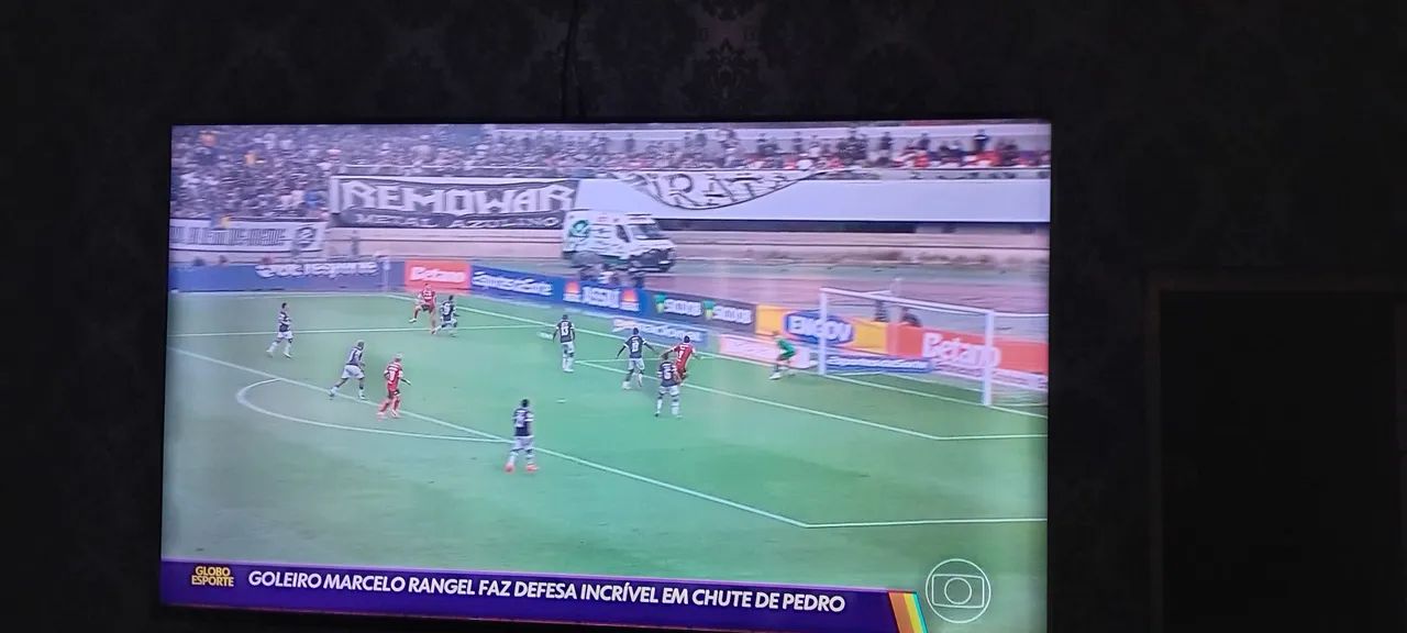 Vendo TV 50 polegadas aiwa smart.