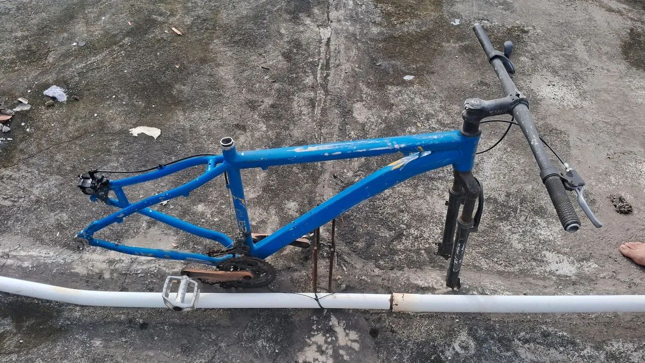 Vendo esse quadro de aro 29. E so  ajeitar 