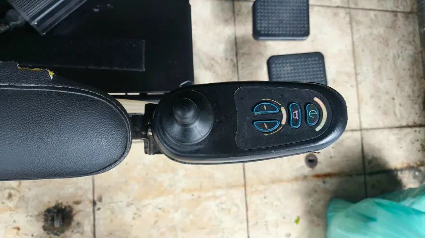 Cadeira de roda Motorizada  - Foto 4