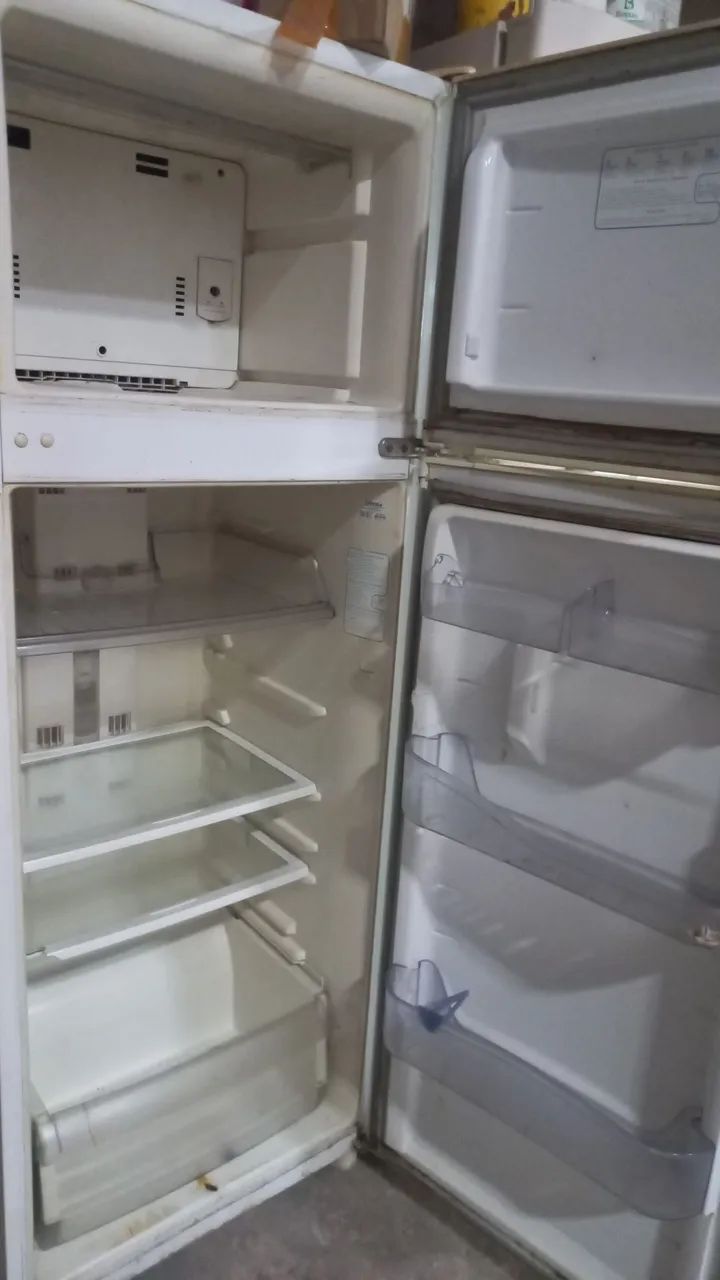 Vendo geladeira com defeito  - Foto 2