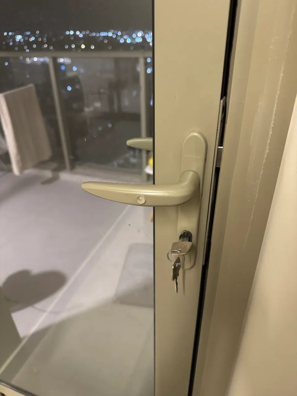 Porta de sacada alumínio champagne / bronze - 2,35 altura - vidro - Foto 2