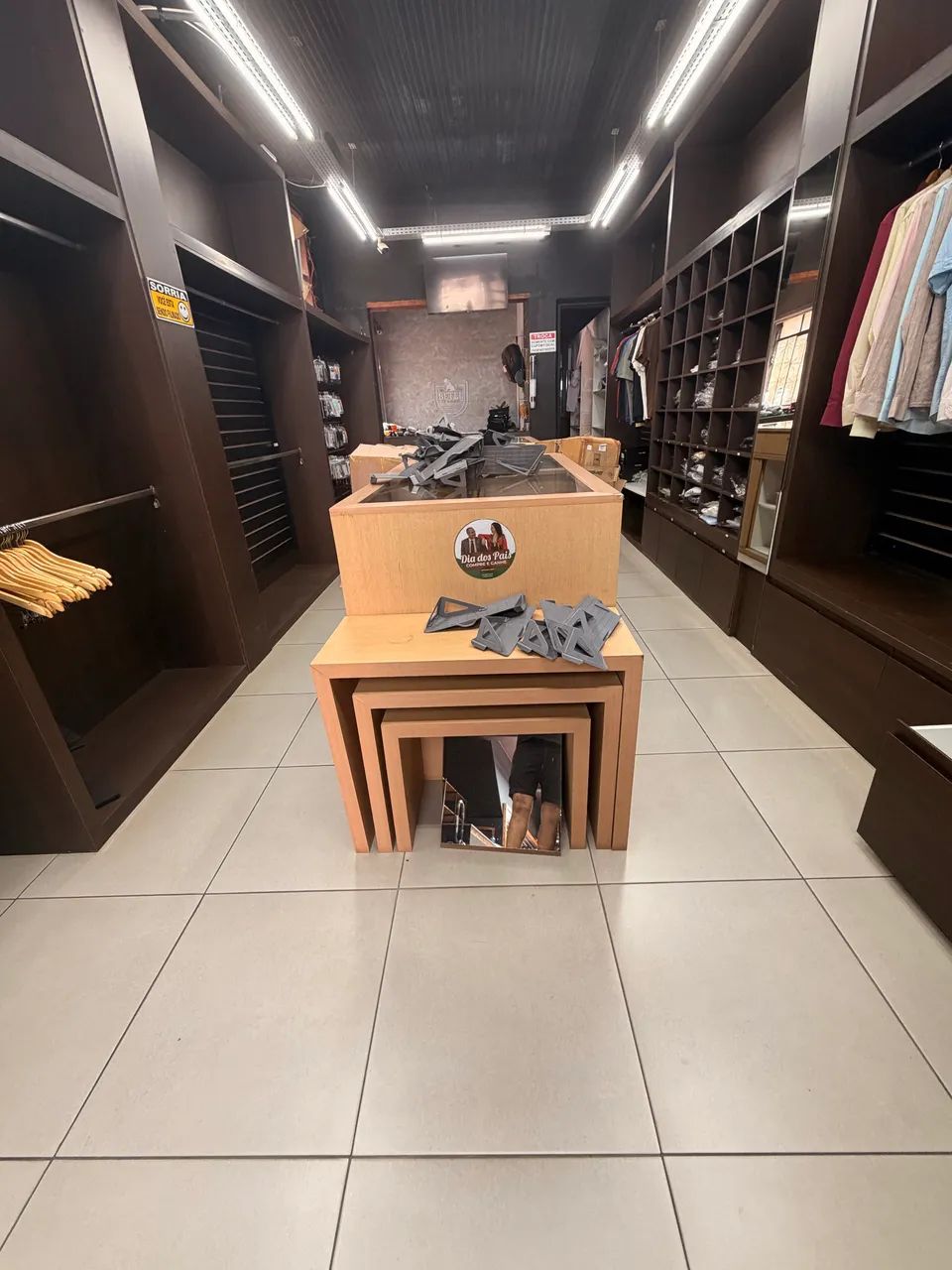 Fundo de loja de roupas - Foto 2