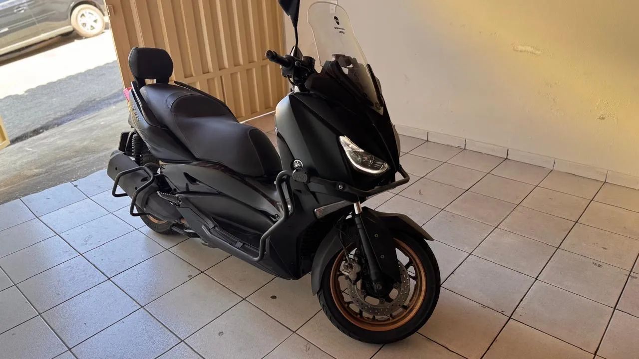 X Max semi nova 