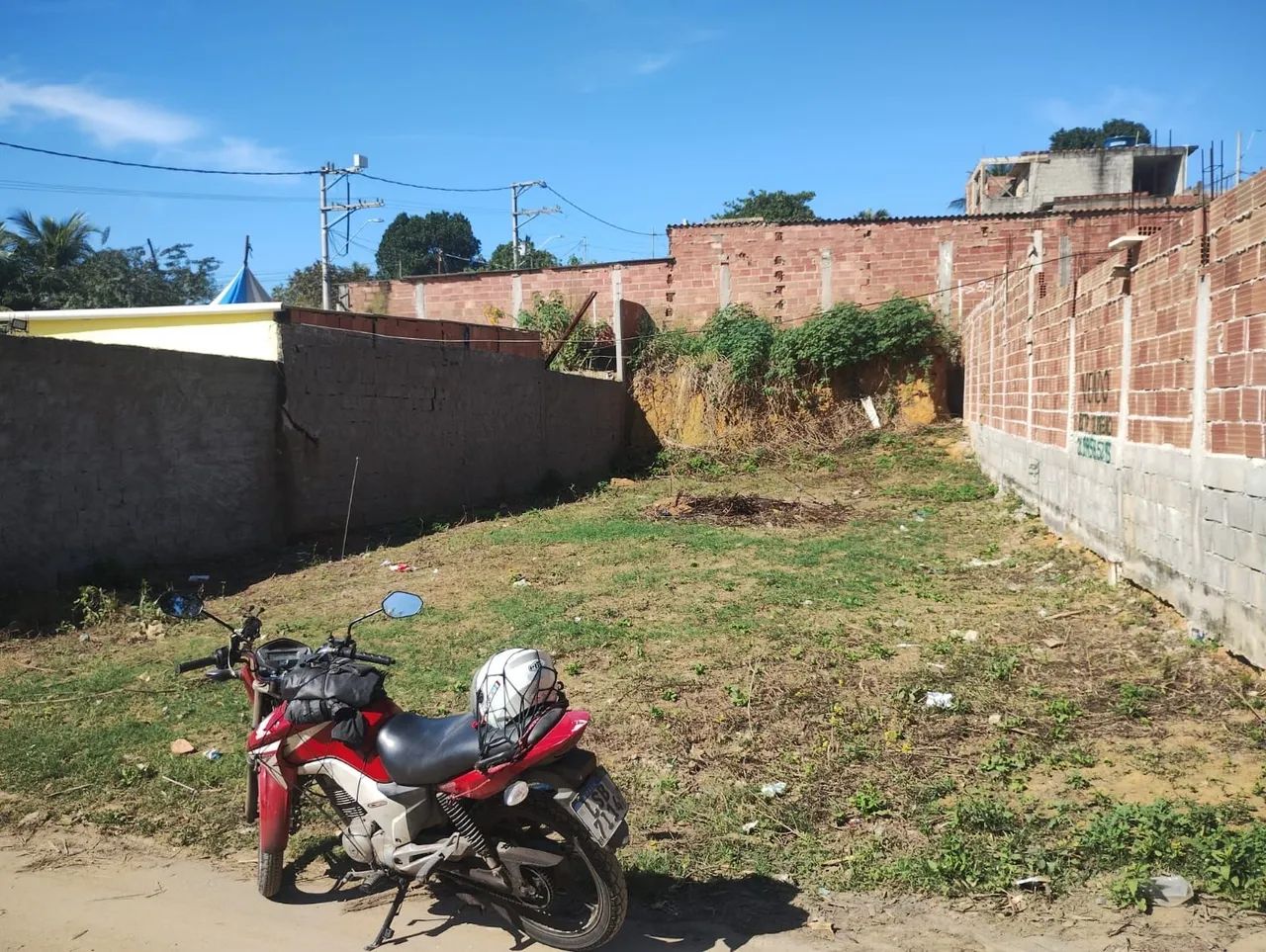 VENDE-SE ESTE TERRNO