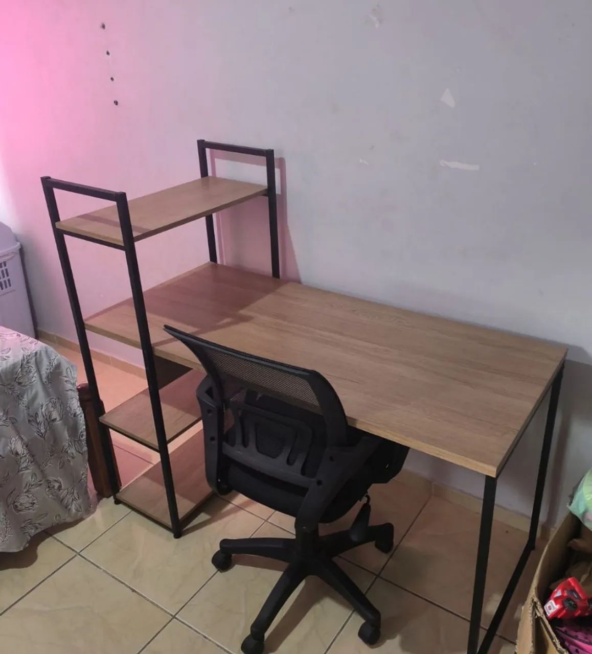 Mesa e cadeira para escritório 