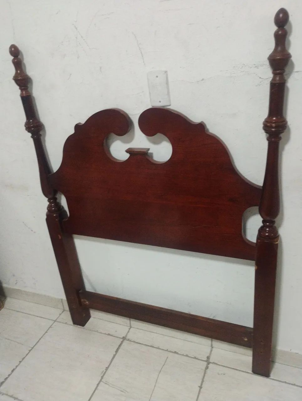 Cabeceira Antiga de Cama de Solteiro 