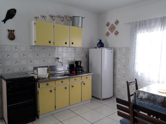 Casa com ótima localização, a 150 metros da praia de Enseada - Foto 4