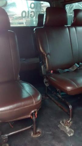 Vendo van Hyundai h100 ano 98/12lugares - Foto 7