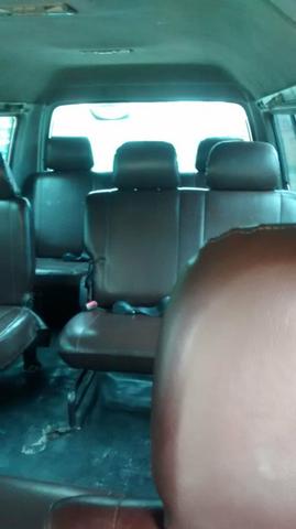 Vendo van Hyundai h100 ano 98/12lugares - Foto 5