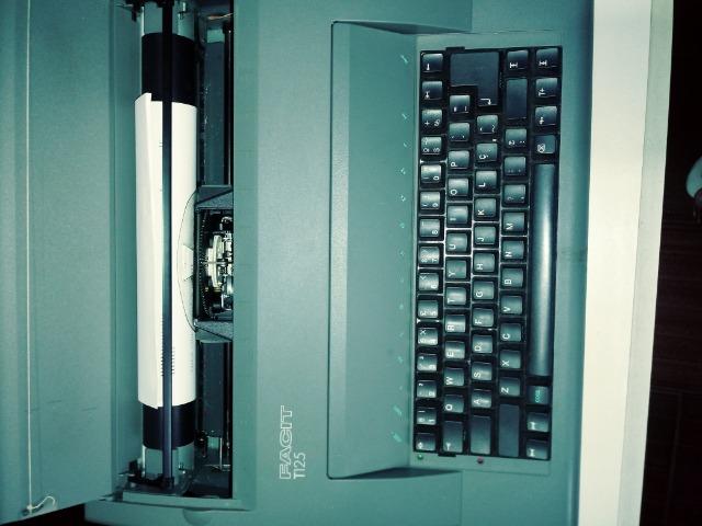 Vendo uma máquina de escrever elétrica - Foto 6