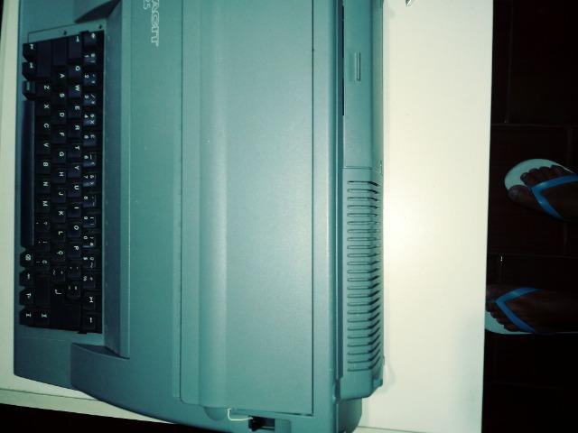 Vendo uma máquina de escrever elétrica