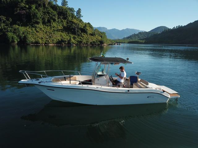 Lancha Fishing 265 - Mercruiser 5.0 V8 gasolina - Impecável