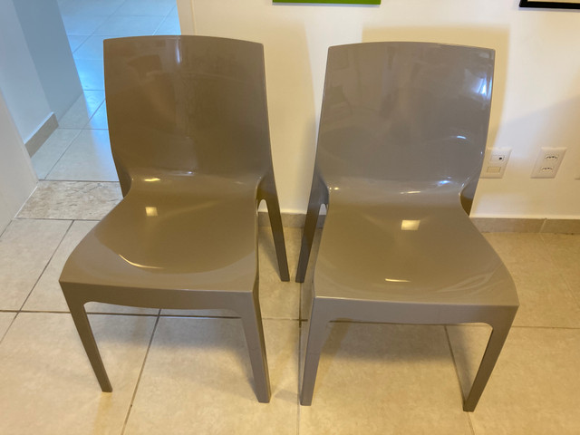 Vendo lindas cadeiras