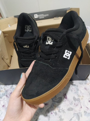 tenis preto sola bege