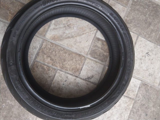 pneu usado bridgestone battlax 180/55-17 - Foto 4