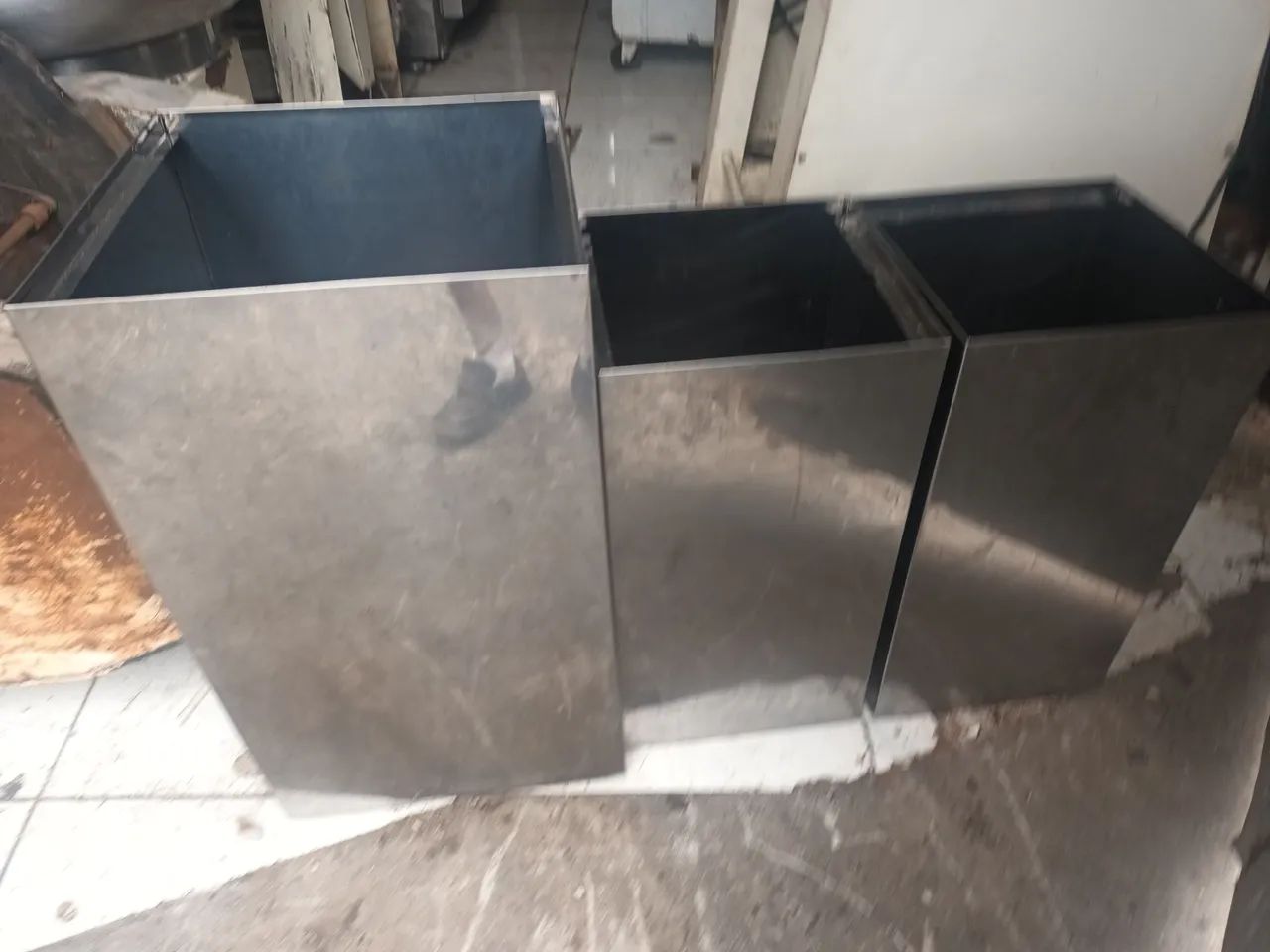 Conjunto de 3 lixeiras de aço inox  1.100 as 3 unidades  - Foto 5