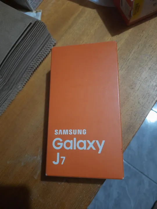 Caixa samsung galaxy J7