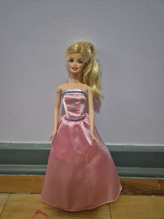 Toy Barbie A La Moda Barbie Sé Una Diseñadora De Moda Tara Toys