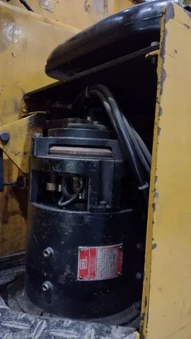 Vendo empilhadeira usada retrátil elevação 7,5 metros ameise carga 1.500 kg - Foto 5