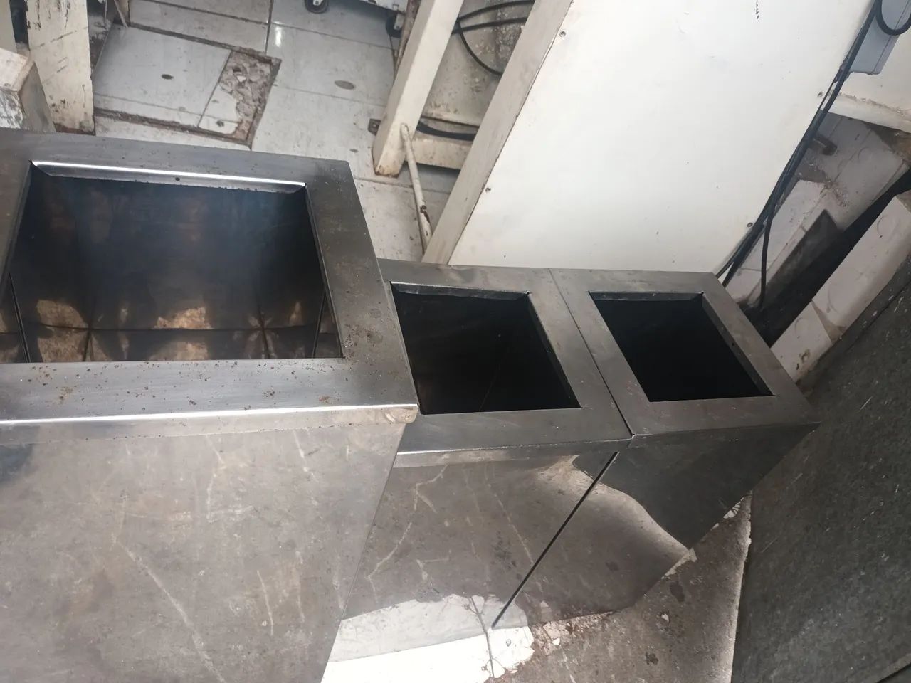 Conjunto de 3 lixeiras de aço inox  1.100 as 3 unidades  - Foto 2
