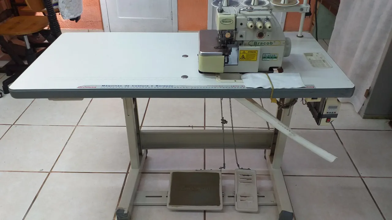 Máquina de costura industrial