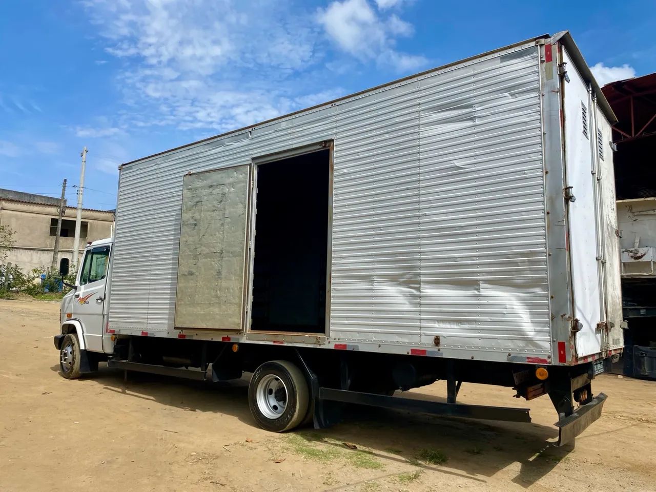 Caminhao 3/4 MB 710 2011 (OPORTUNIDADE) - Foto 3