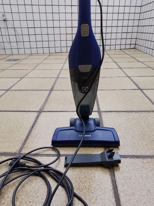 Aspirador de pó vertical 2 em 1 Airspeed STK10 Electrolux 
