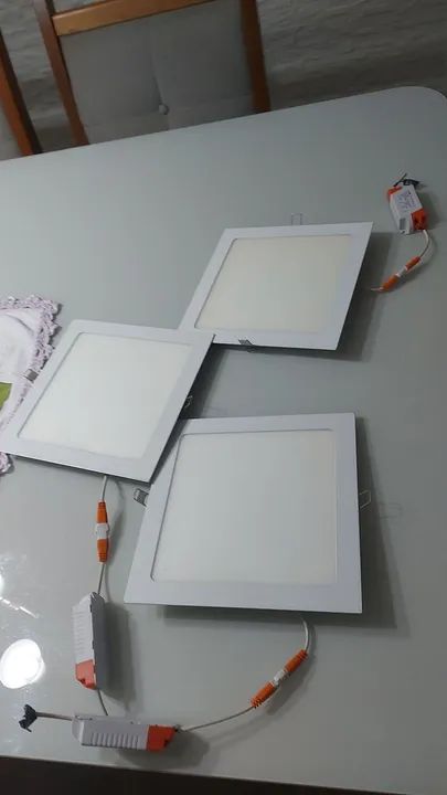 3 Placas de LED Quadradas - Iluminação Moderna