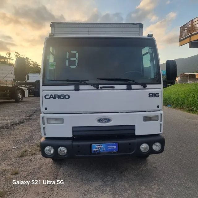 Ford cargo modelo 816 baú ano 2013