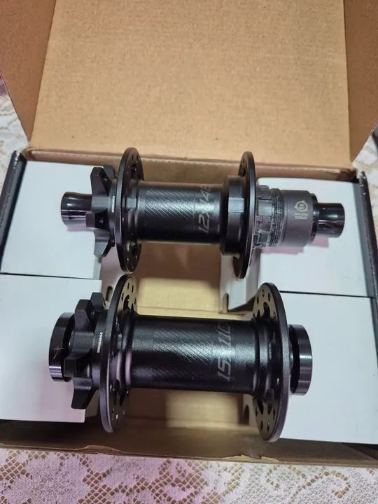 Par de cubos Specialized boost 28f XD