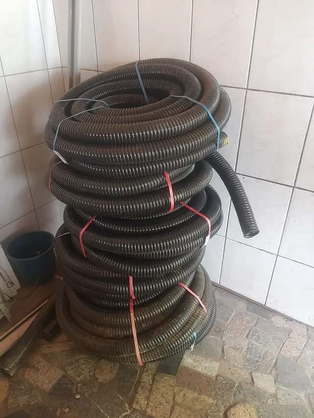 Cano flexível para fios subterrâneo