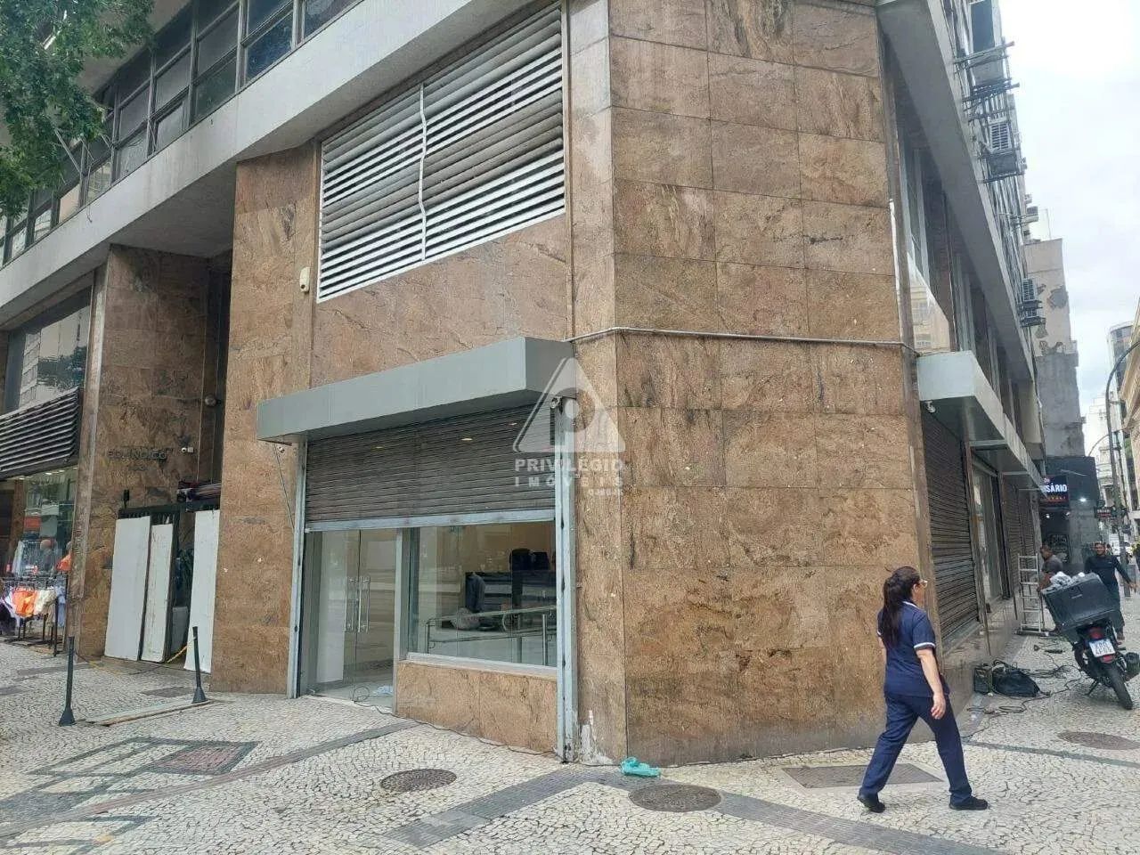 Loja Comercial à Venda no Centro do Rio | 494 m², Subsolo, Sobreloja e Vitrines