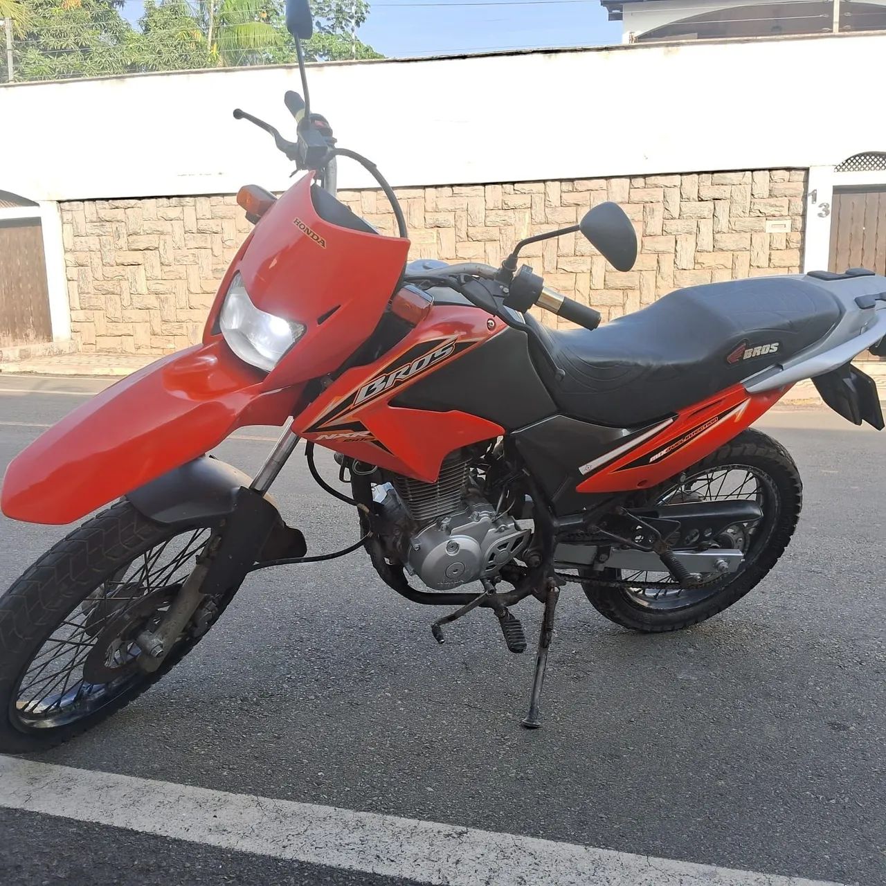 Aluga-se moto 