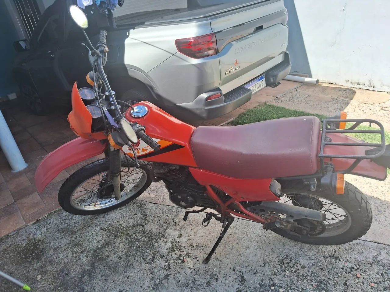 Vende uma moto XLX 250