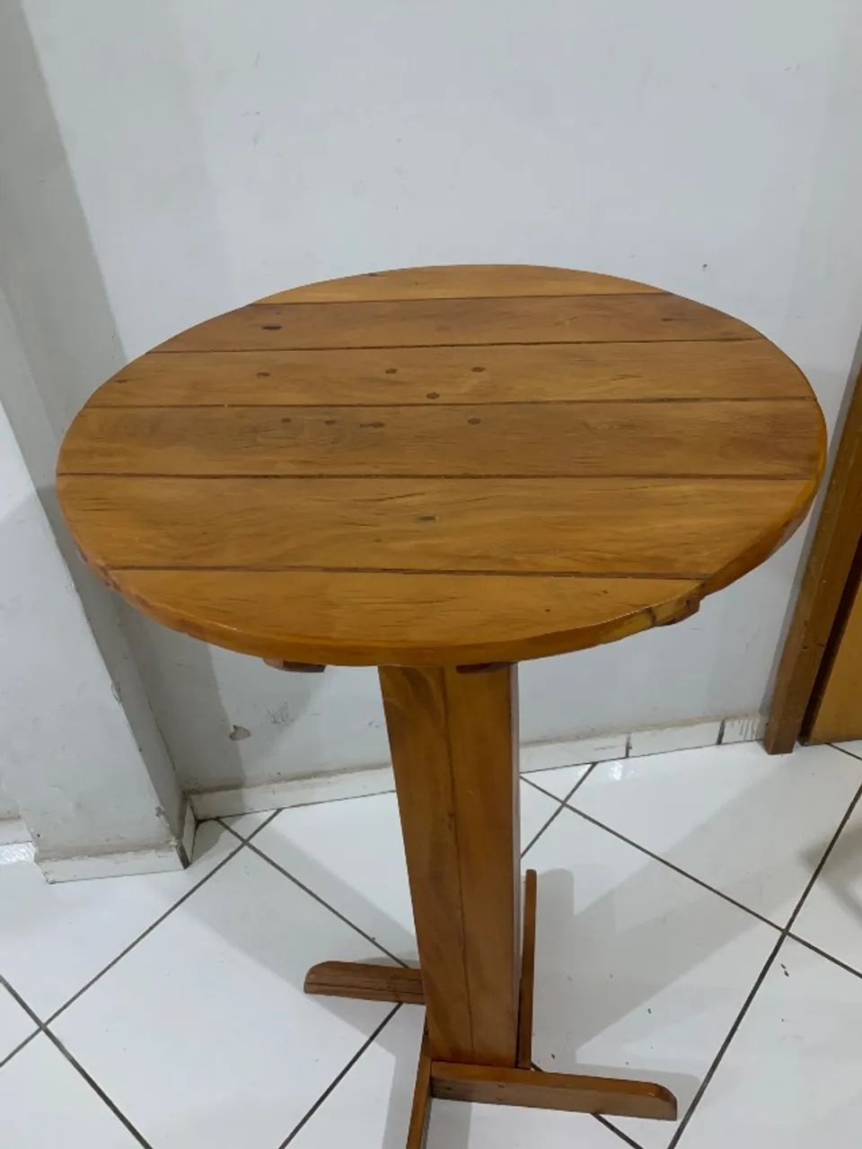 Conjunto de mesa bistrô madeira com 4 banquetas - Foto 3