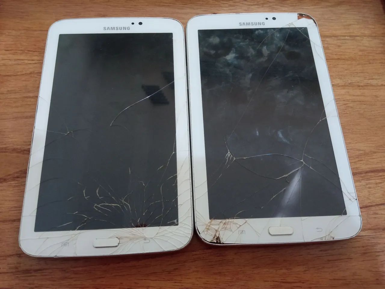 2 Tablets Samsung tab T210