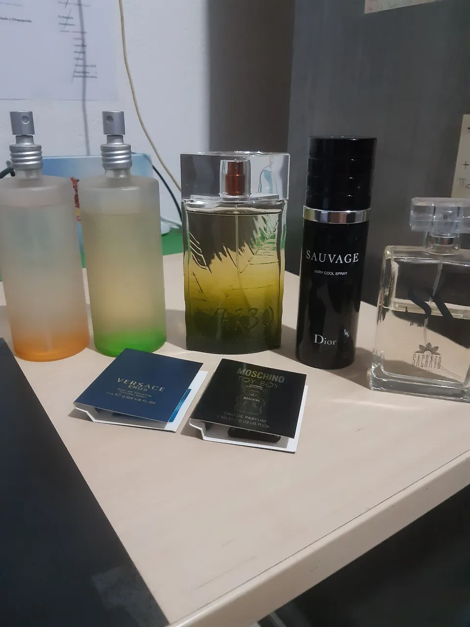 Coleção de perfumes ( Sauvage / Arbo / Granado / Sacratu + amostras )