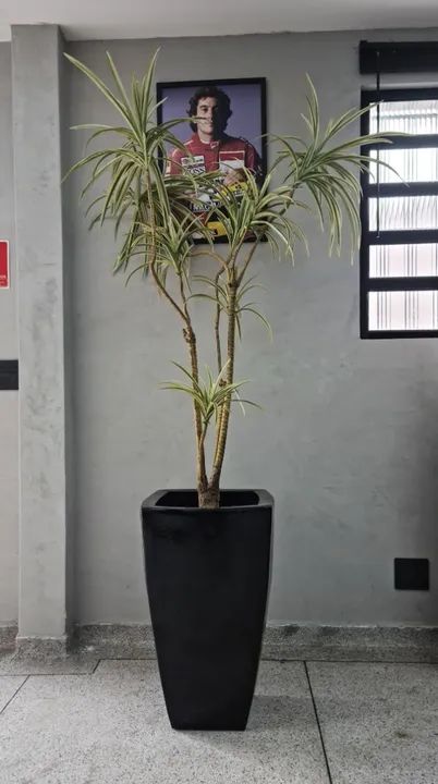 Vaso de Planta  com Vegetação Artificial