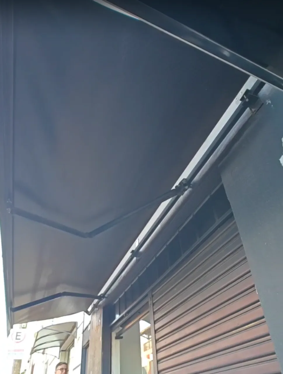 Toldo Articulado Retrátil 4 metros X 1,5m Preto com Lona 2 anos de Uso Bom Estado Só Lavar