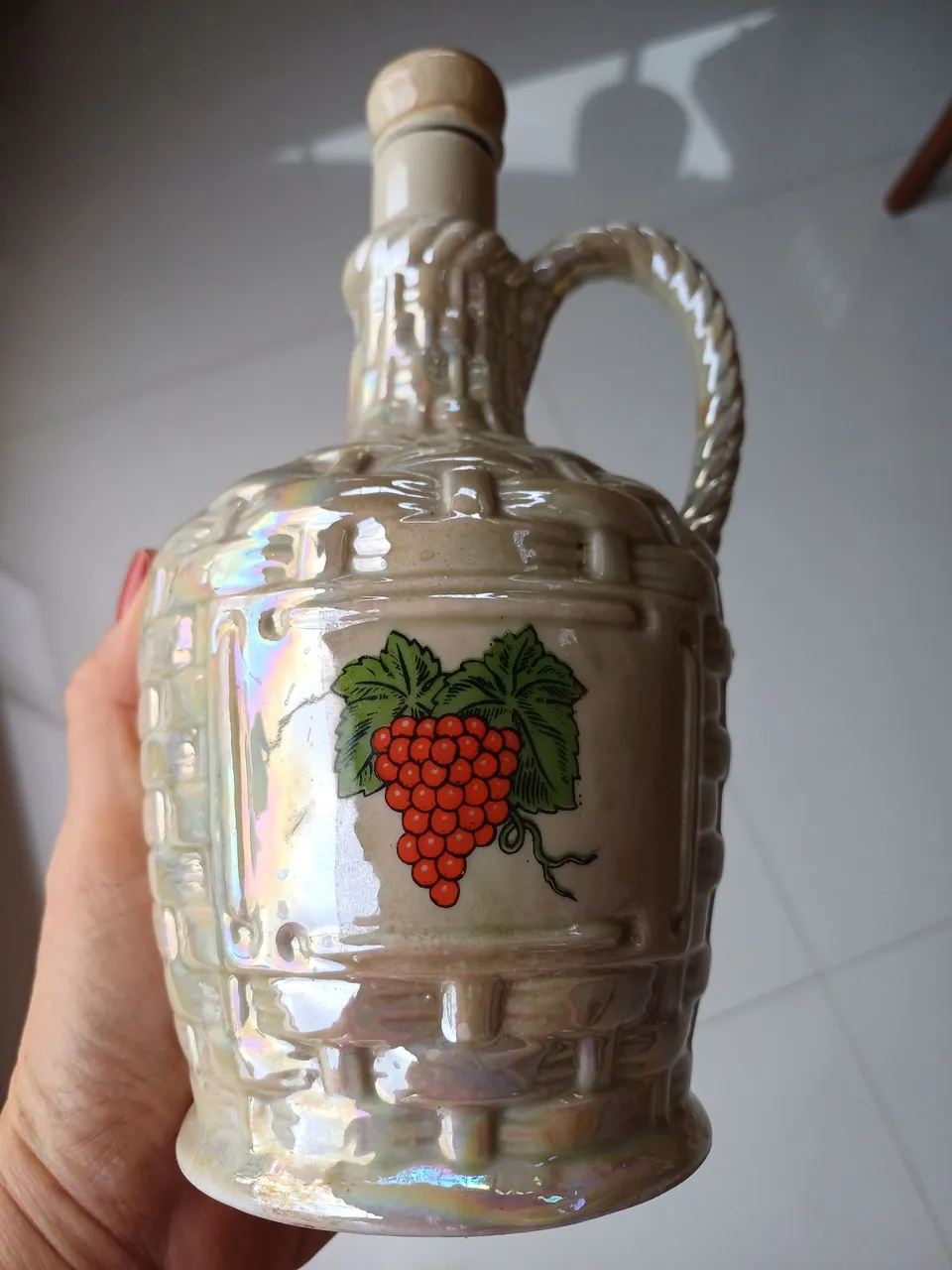 Garrafa em Cerâmica, com tampa e rolha. Antiguidade