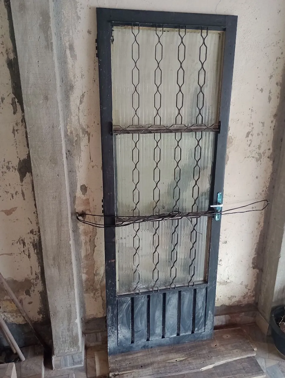 Porta de grade em ferro