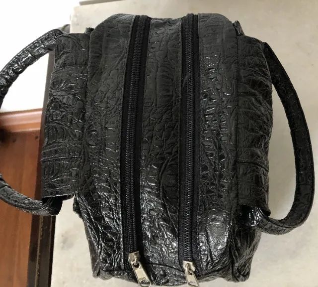 Graciosa bolsa de mão textura crocodilo, preta. - Foto 4