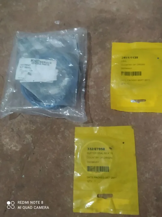 Vende se várias peças para trator / retroescavadeira 